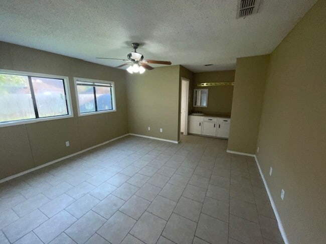 Building Photo - 5322 Inverness Dr