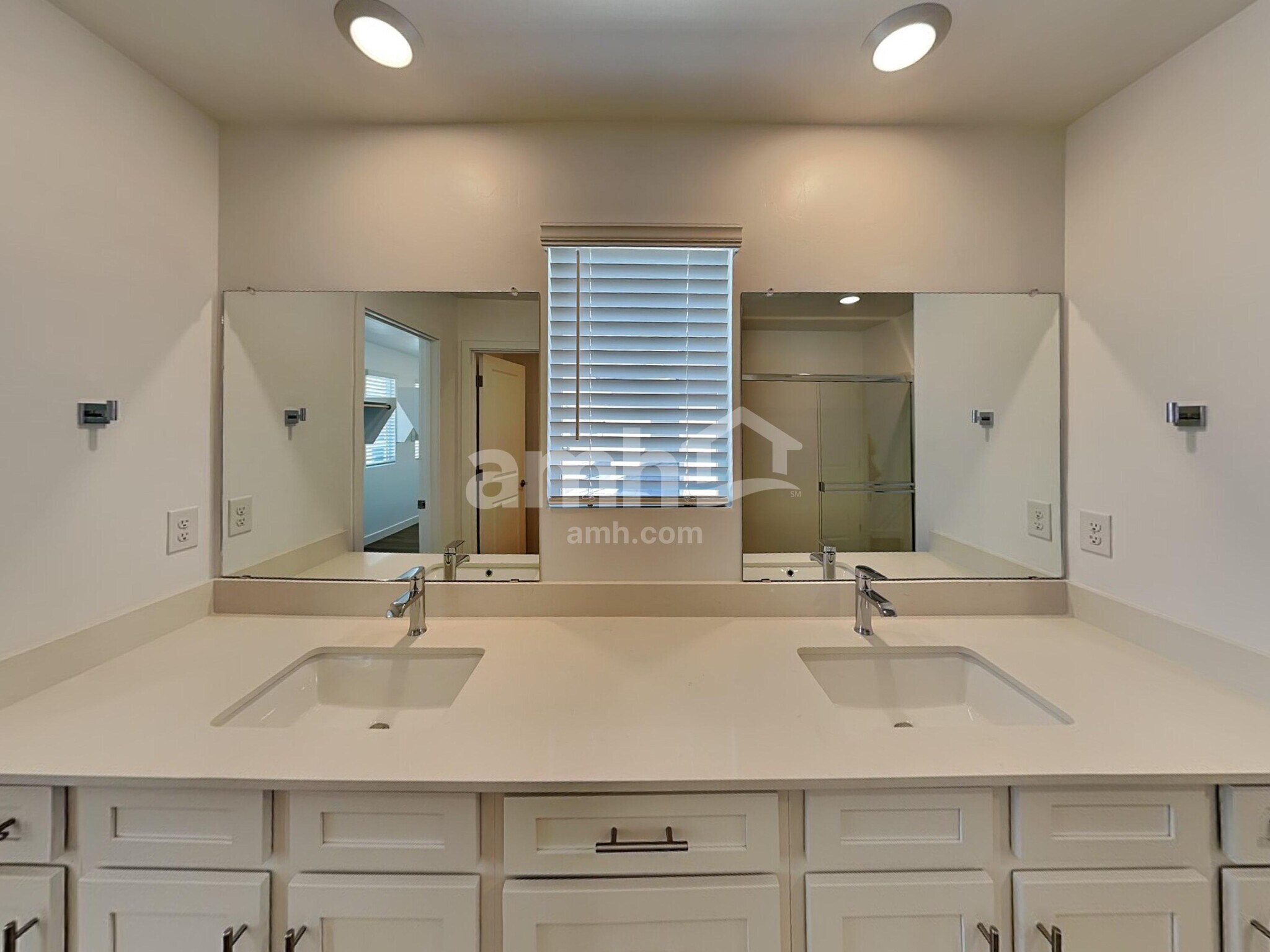 Building Photo - 6469 E Paseo Baranda