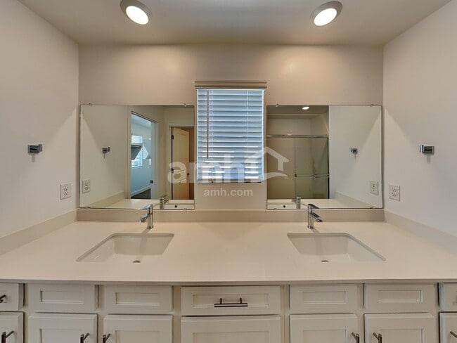 Building Photo - 9620 E Friedel Dr