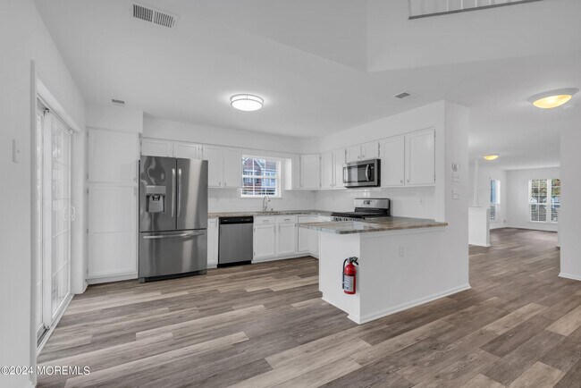 Building Photo - 2 Charles Ct