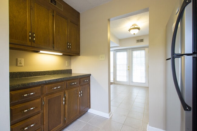 Building Photo - Two bedroom condo