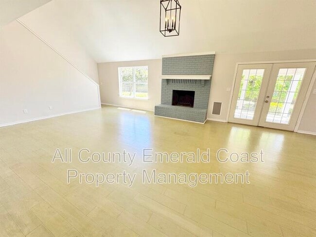 Building Photo - 710 Swan Ln