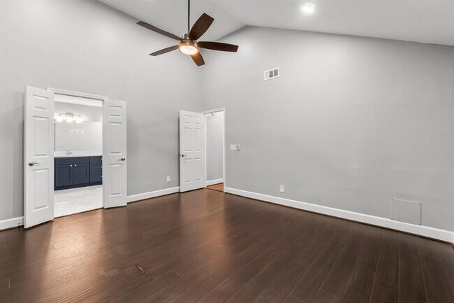 Building Photo - 139 W Village Knoll Cir