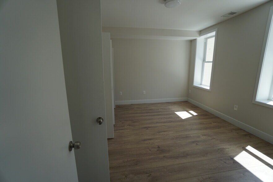 Building Photo - 2605 11th St NW