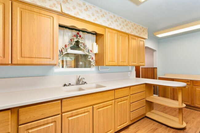 Building Photo - AVAILABLE FOR RENT – Beautiful 4BD / 3BA Home in Tacoma!