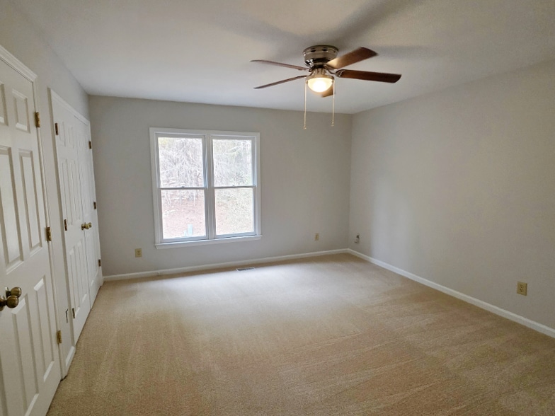 Building Photo - 93 Stone Hill Ct