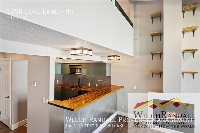 Building Photo - Recently Remodeled, Spacious 1 Bedroom Condo