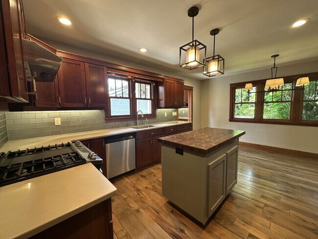 Building Photo - 607 NW Federal St