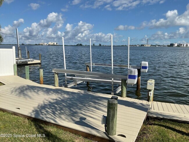 Building Photo - 215 Andros Ave