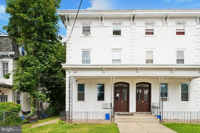 Building Photo - 111 W Queen Ln