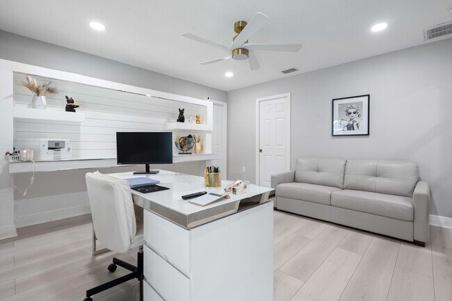 Building Photo - 9905 Woodbay Dr