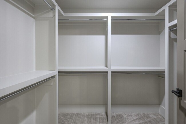 Building Photo - 1025 Southwalk Dr