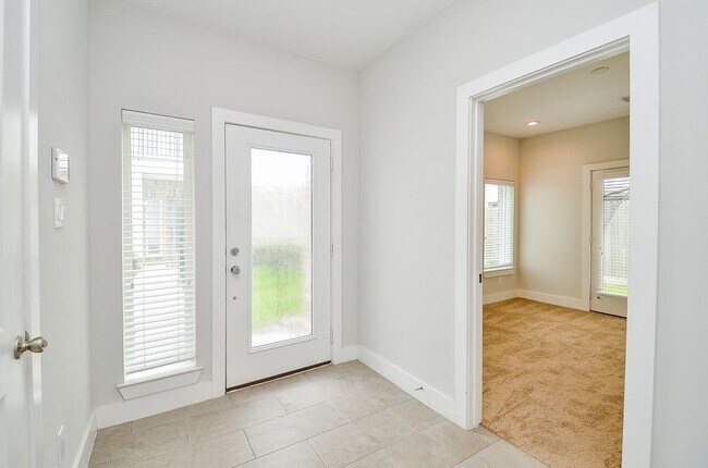 Building Photo - 5903 Val Verde St