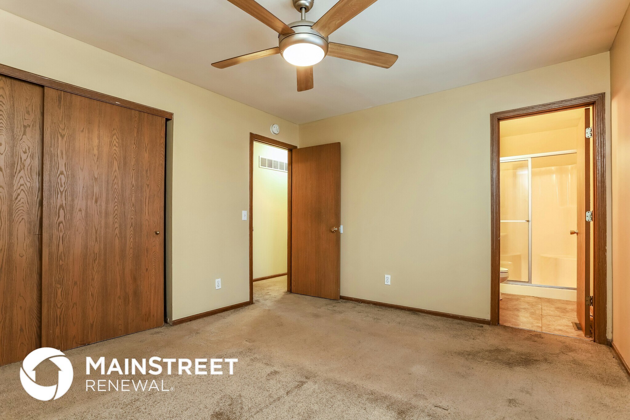 Building Photo - 2 Aspen Pointe Dr