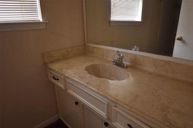 Building Photo - 11903 Sagecliff Dr