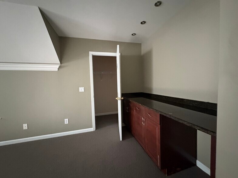 Building Photo - 1736 Brockett Rd