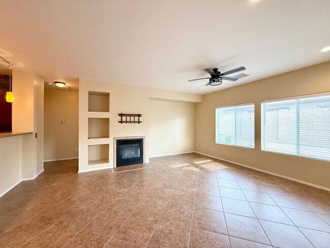 Building Photo - Amazing townhome in Quailwood