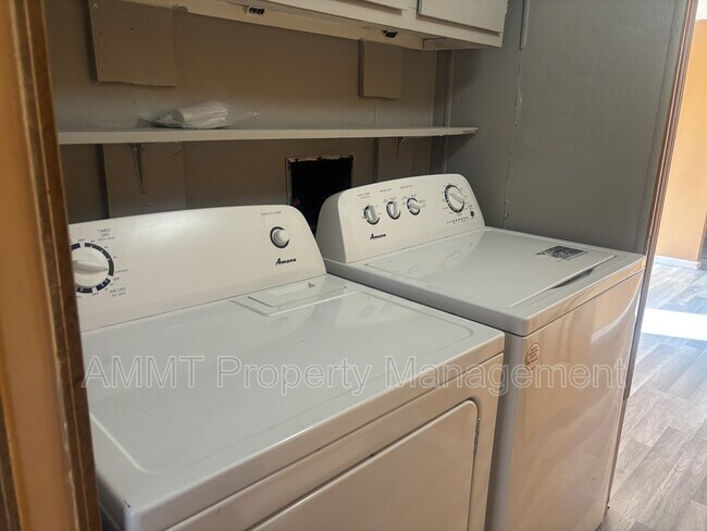 Building Photo - 1528 Apache Dr