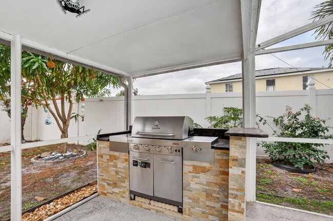 Building Photo - 14912 White Magnolia Ct