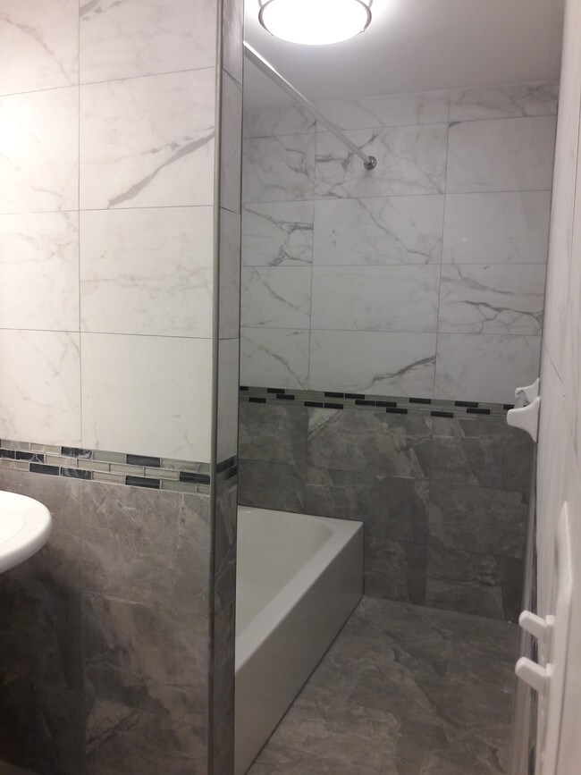 Building Photo - Courtyard Apartments