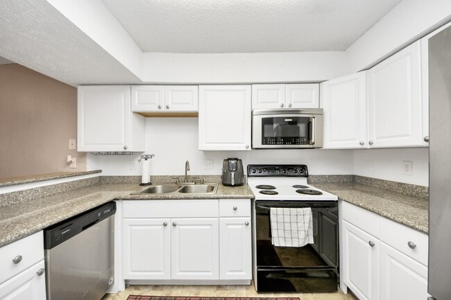 Building Photo - 10555 Turtlewood Ct