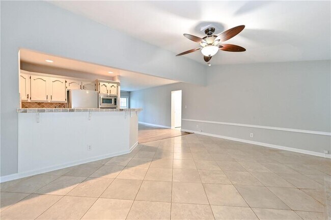 Building Photo - 2454 Drew Valley Rd NE