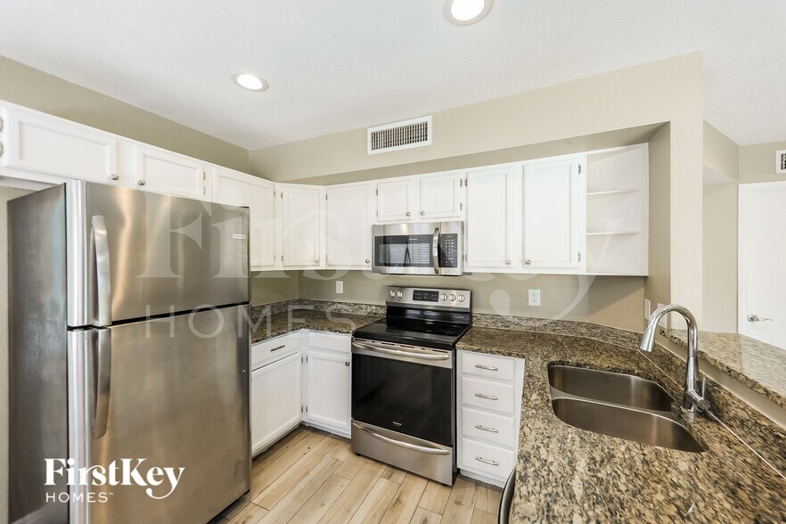 Building Photo - 3622 W Cielo Grande