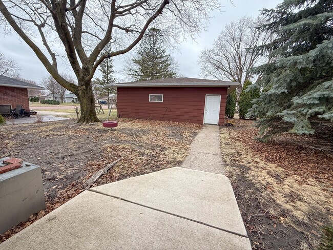 Building Photo - 120 S Paffrath Ave