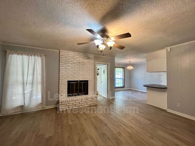 Building Photo - 302 Avenida Dr