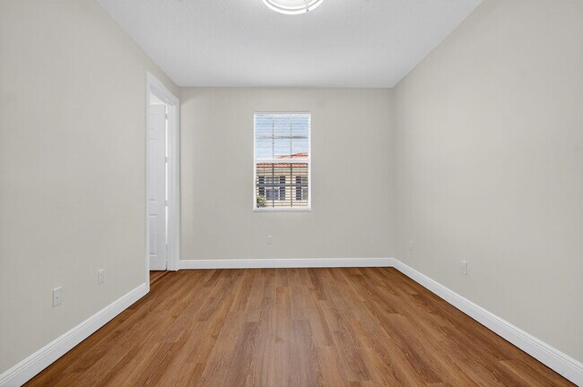 Building Photo - 2502 N Dixie Hwy