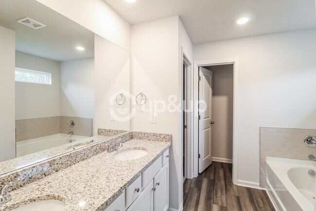 Building Photo - Fantastic 4bd/2.5ba home! Coming soon!