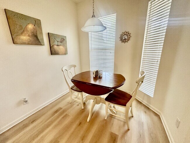 Building Photo - Fully Furnished Two Bedroom Home in Sun City!