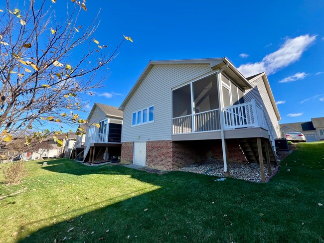 Building Photo - Large duplex with a screened in porch, gar...