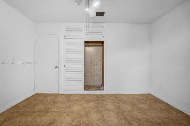 Building Photo - 601 SW 64th Pkwy