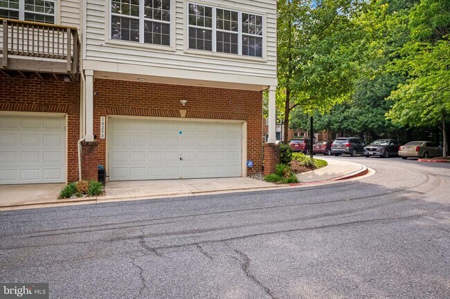 Building Photo - 10290 Chestnut Park Ln