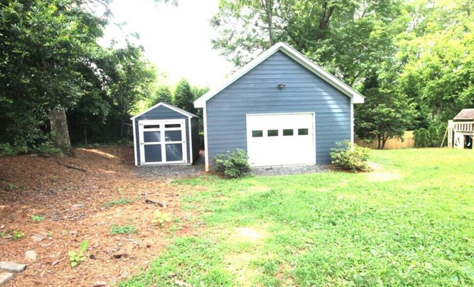 Building Photo - 3293 Covington Hwy