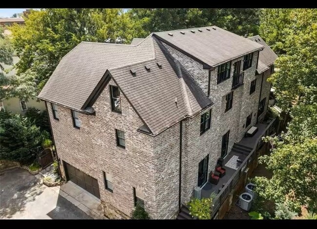 Building Photo - 532 Bishop Way NE