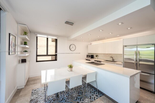 Building Photo - 141 Crandon Blvd