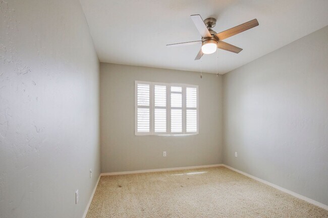 Building Photo - Well Maintained 4 Bedroom 2 Bath Home with...