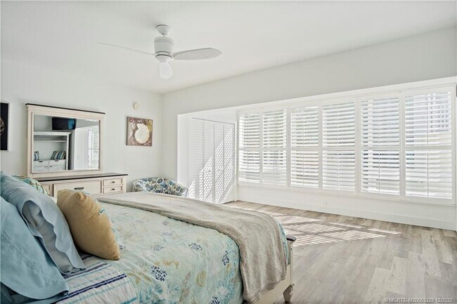 Building Photo - 245 NE MacArthur Blvd