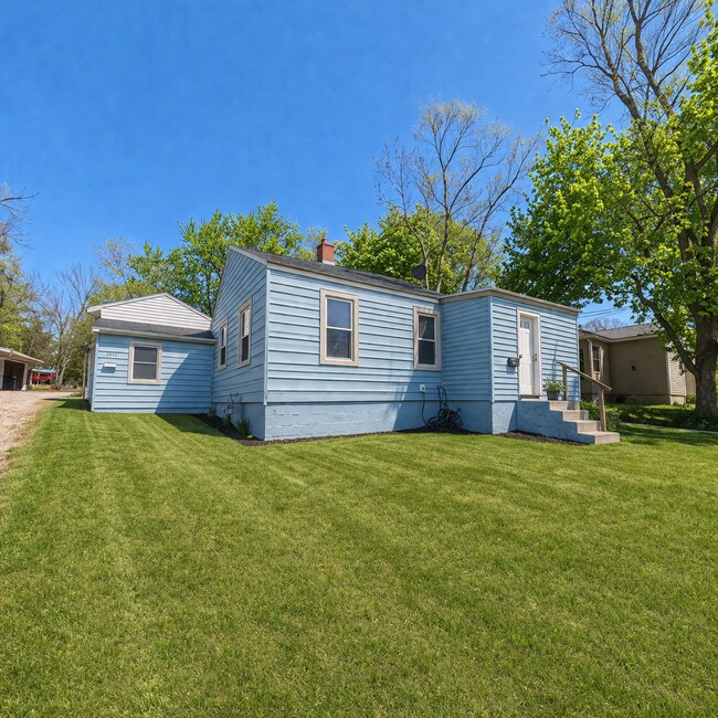 Building Photo - 2938 E Euclid Ave