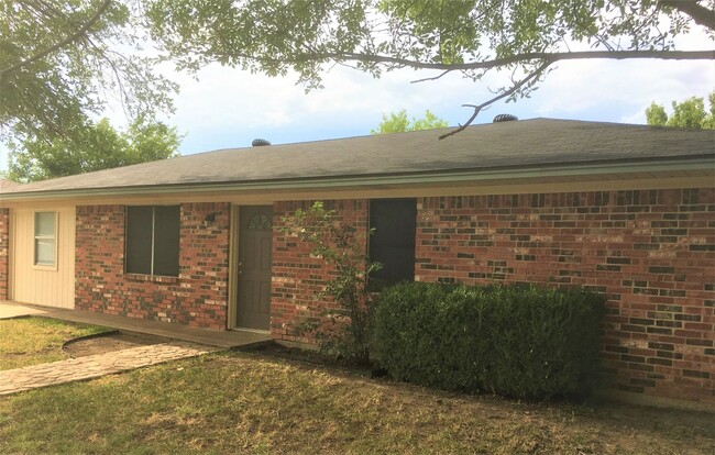 Building Photo - Southside Sanger