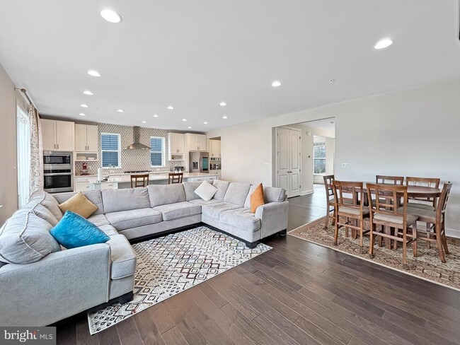 Building Photo - 221 Red Oak Ridge Pl