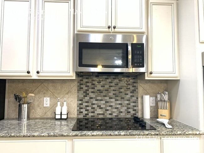 Building Photo - 3242 Valentino Dr