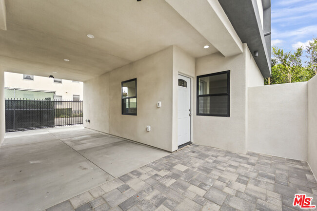 Building Photo - 1055 Palms Blvd