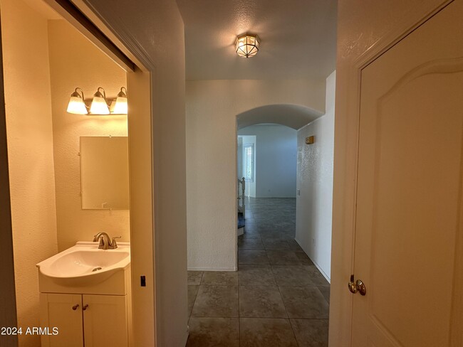Building Photo - 4660 S Wildflower Dr