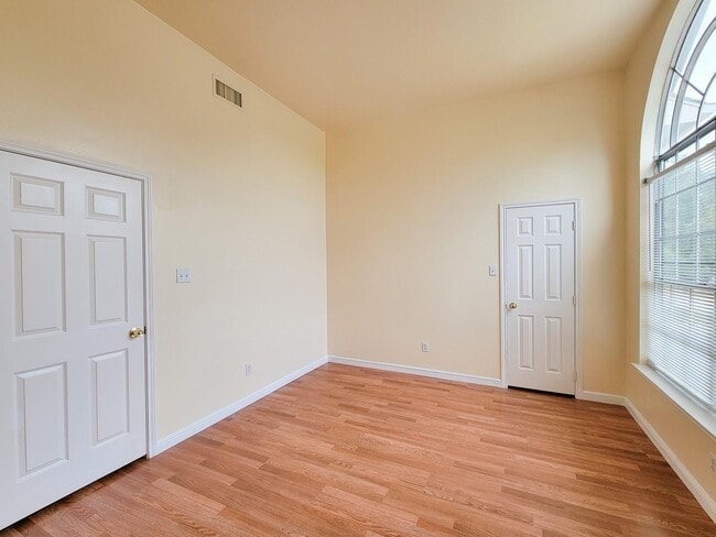Building Photo - 14938 Brightbrook Dr