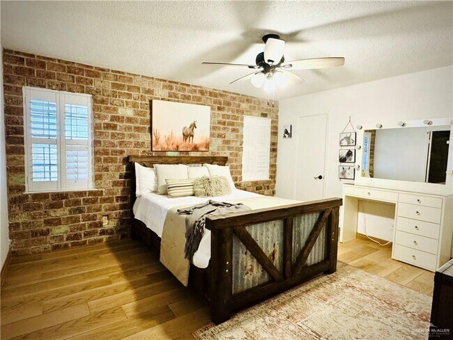 Building Photo - 21 N Shary Rd