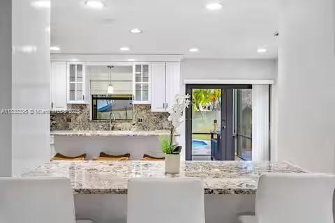 Building Photo - 6140 SW 56th Ct