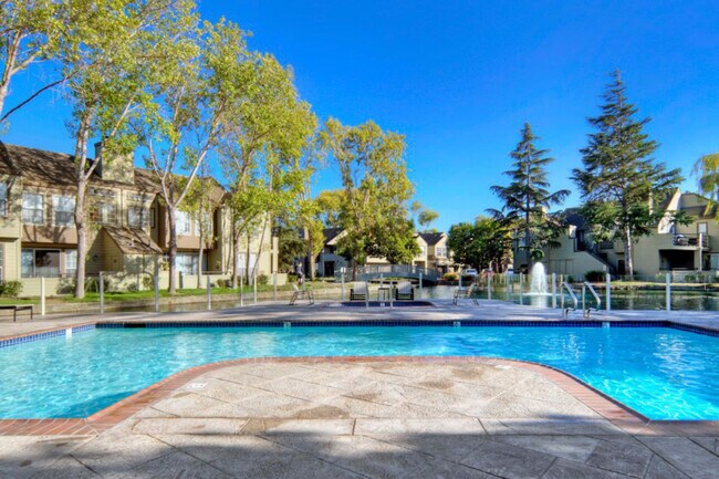 Building Photo - 513 Jibstay Ln